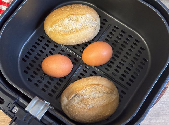 Brötchen aufbacken Ei Airfryer