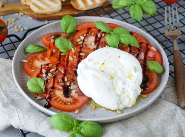 Burrata Tomaten Basilikum