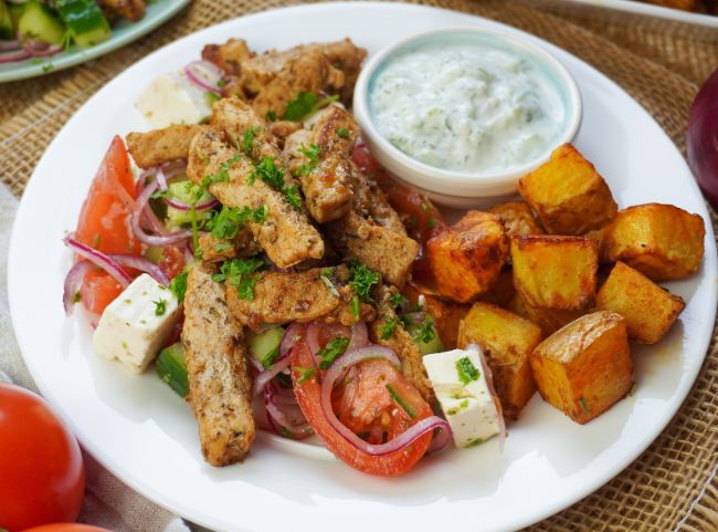 Gyros-Salat mit Tzaziki