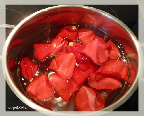 Rosenblätter kochen Rosenblätter kochen