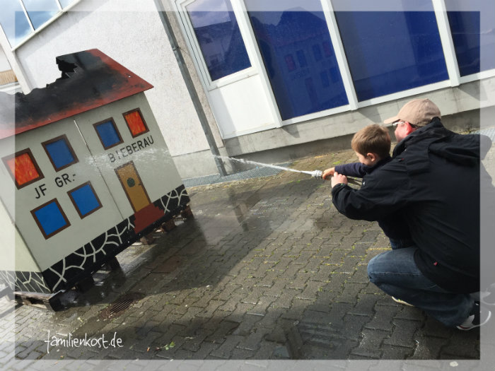 Spiel Kindergeburtstag Feuerwehr Haus löschen Feuerwehrparty Kindergeburtstag