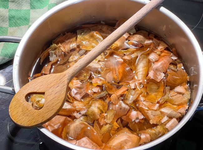 Zwiebelschale Eier färben