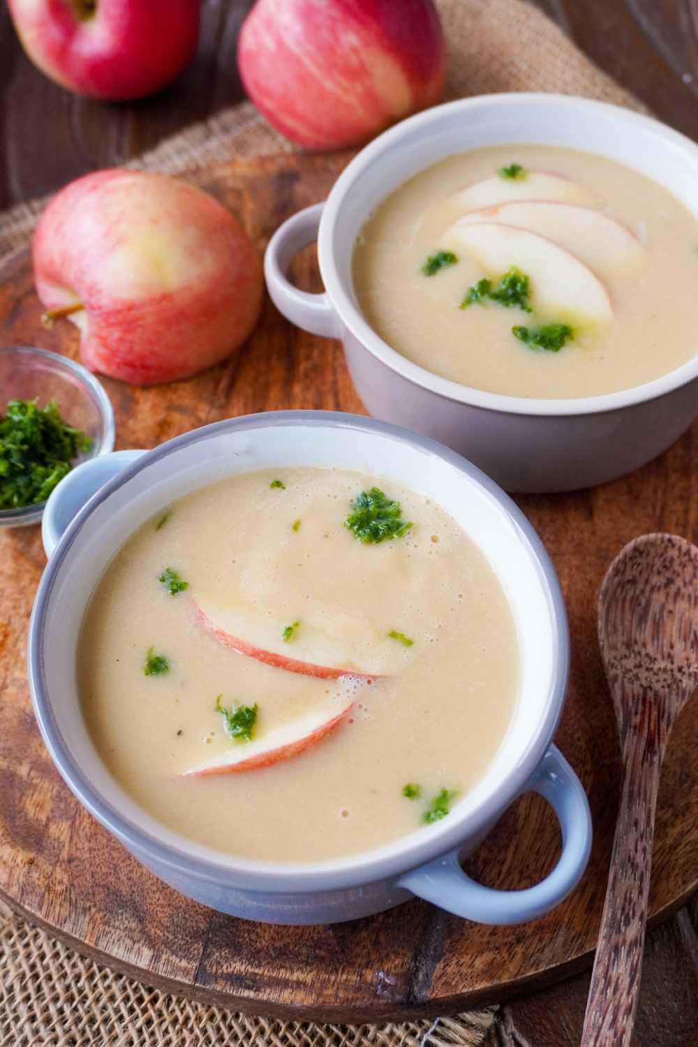 Fruchtige Selleriesuppe mit Apfel