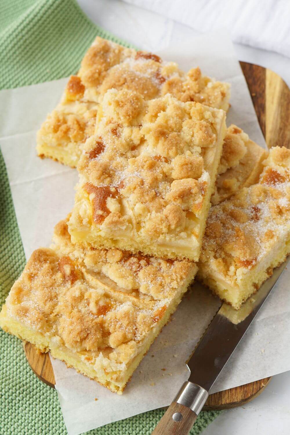 Apfelkuchen vom Blech mit Streuseln Apfelkuchen vom Blech mit Streuseln