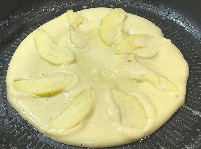 Pfannkuchen mit Apfel