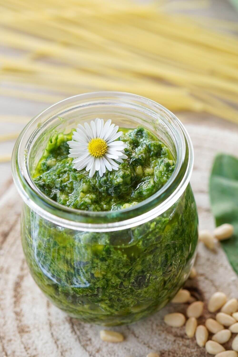 Bärlauchpesto | einfaches Rezept mit Pinienkernen