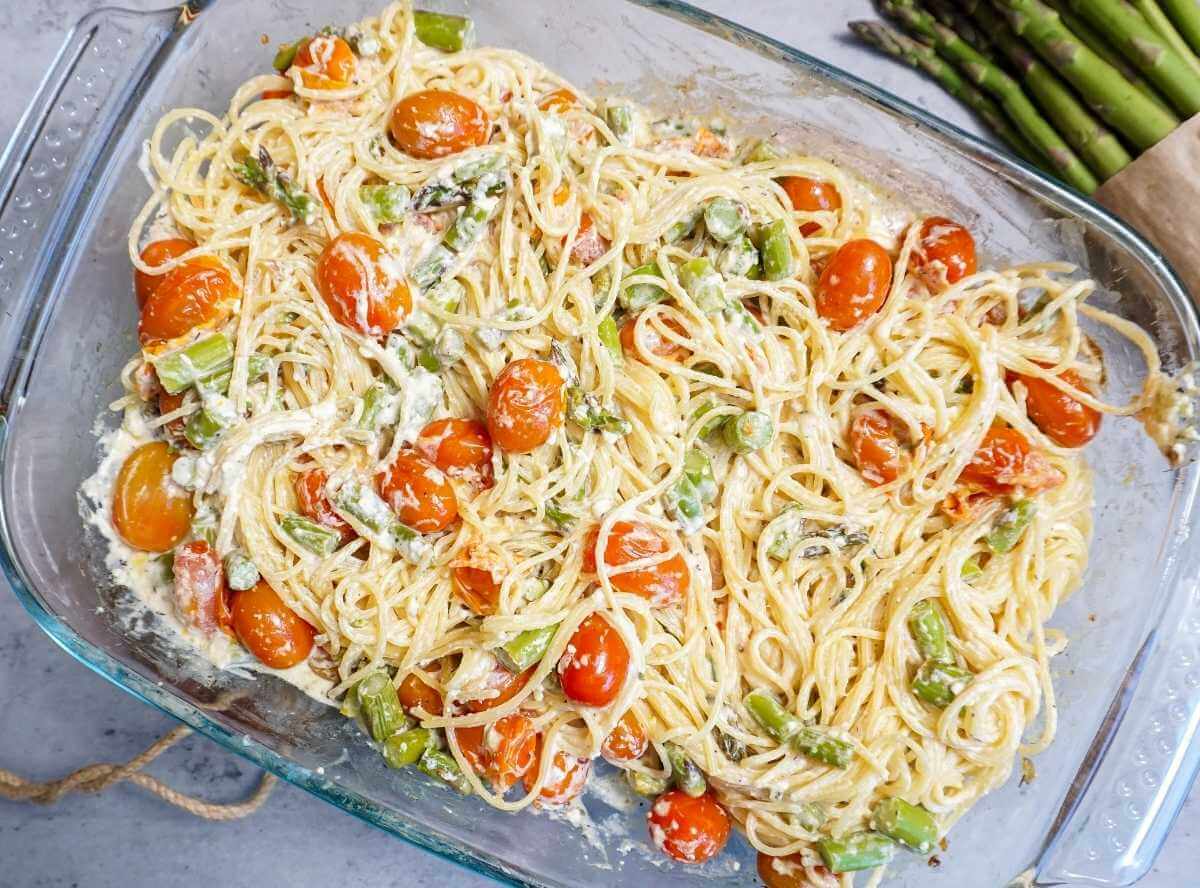 Baked Feta Pasta mit grünem Spargel: So einfach, so lecker, so frühlingsfrisch!