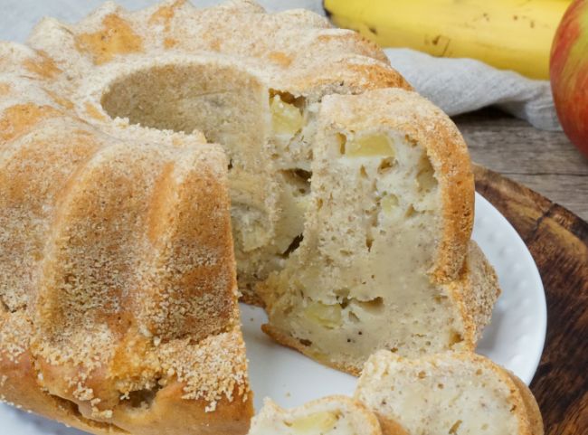 Bananenkuchen mit Apfel