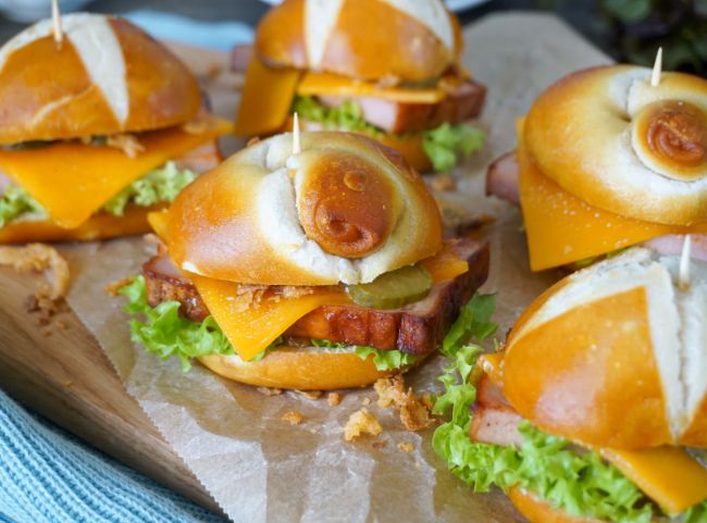 Bayerische Leberkäse Burger Bayerische Leberkäse Burger