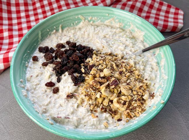 Bircher Müsli mit Rosinen