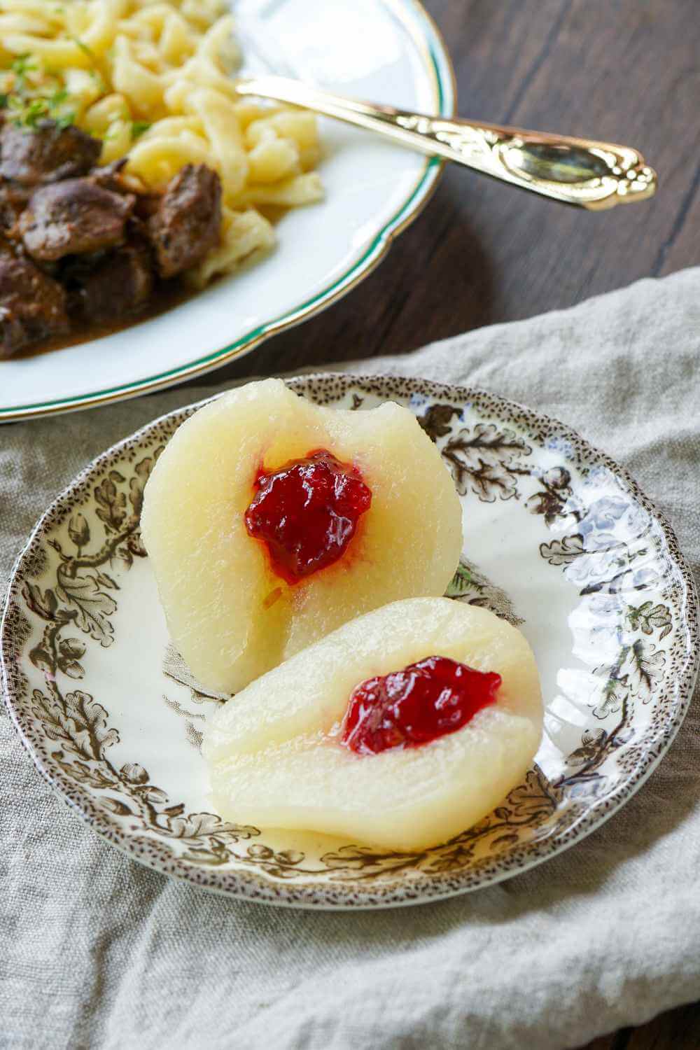 Birnen mit Preiselbeeren