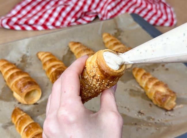 Gefüllte Blätterteig Möhren mit Lachscreme