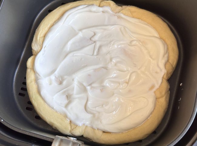 Brezel Pizza Schmand