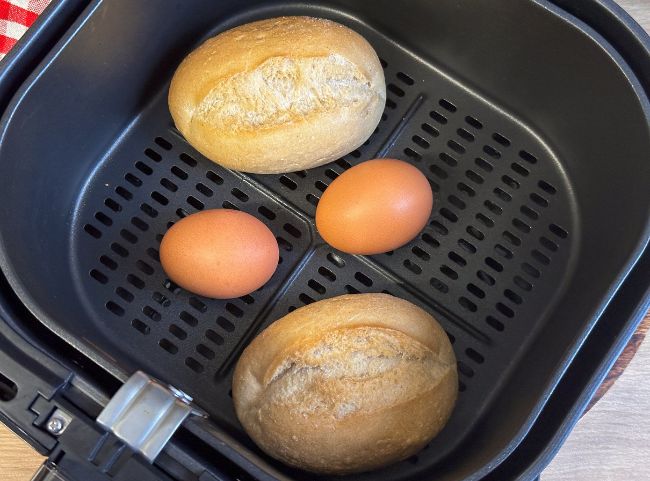 Brötchen aufbacken Ei Airfryer Brötchen aufbacken Ei Airfryer