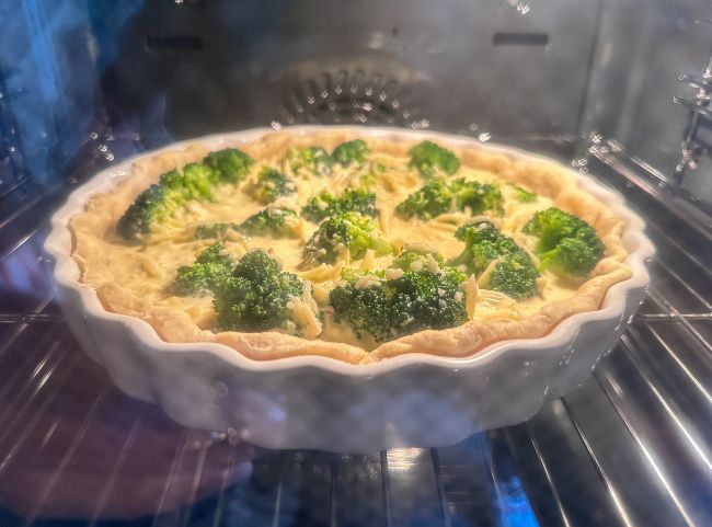 Brokkoli-Quiche backen