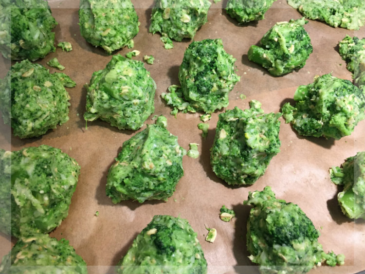 Brokkoli-Puffer backen Brokkoli-Puffer backen