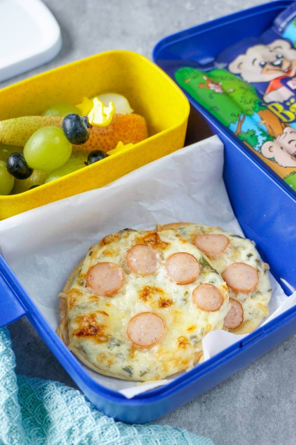 Flammkuchen-Bären-Tatzen – schneller Snack für die Brotdose Flammkuchen-Bären-Tatzen – schneller Snack für die Brotdose
