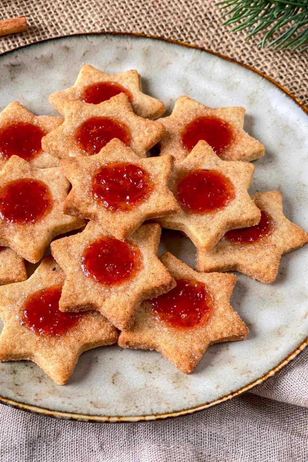 Falsche Zimtsterne – einfache Butterplätzchen ohne Verzieren Falsche Zimtsterne – einfache Butterplätzchen ohne Verzieren