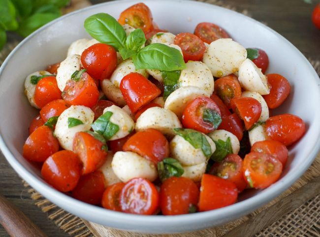 Italienischer Caprese Salat Italienischer Caprese Salat