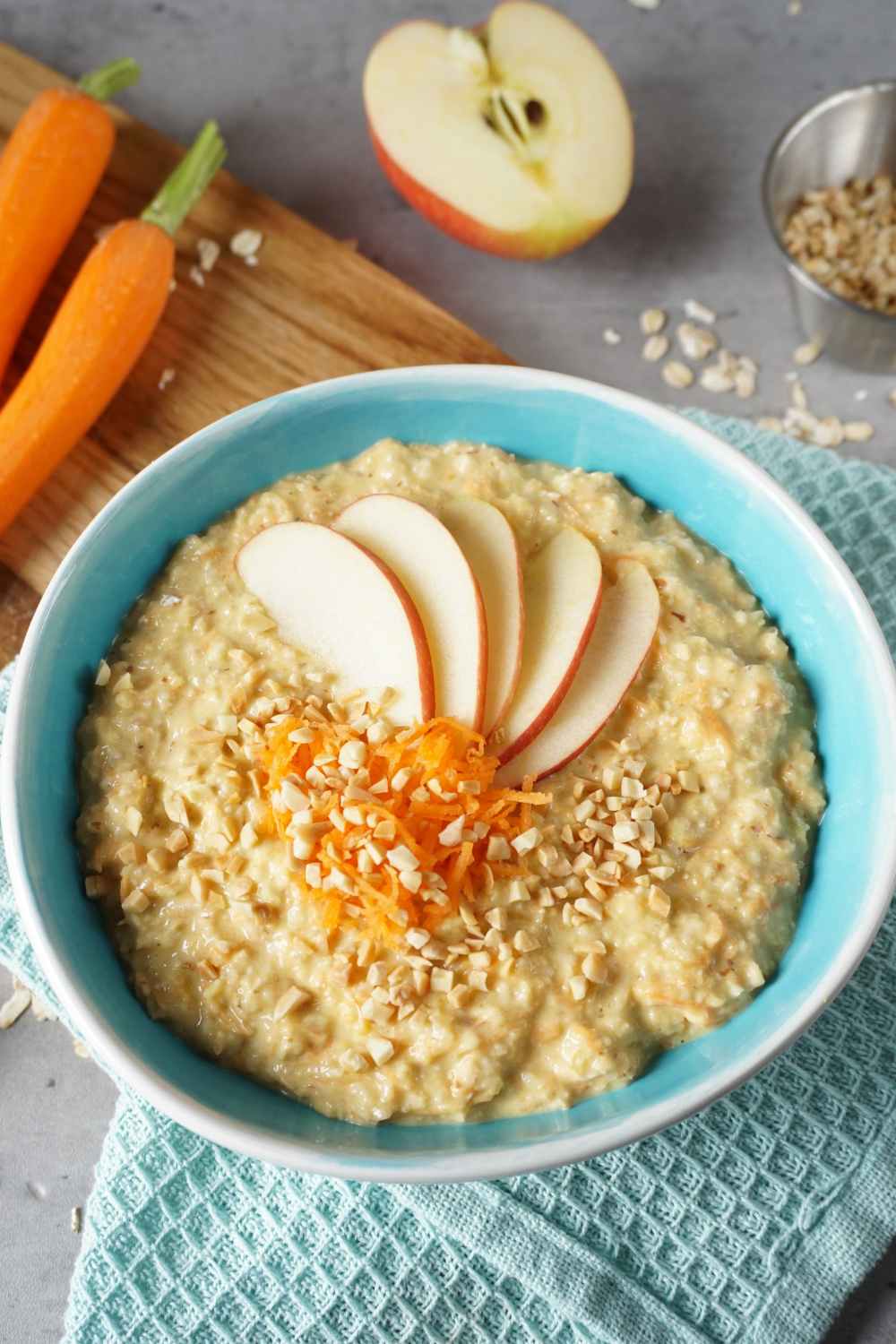 Carrot Cake Porridge mit Möhre und Apfel