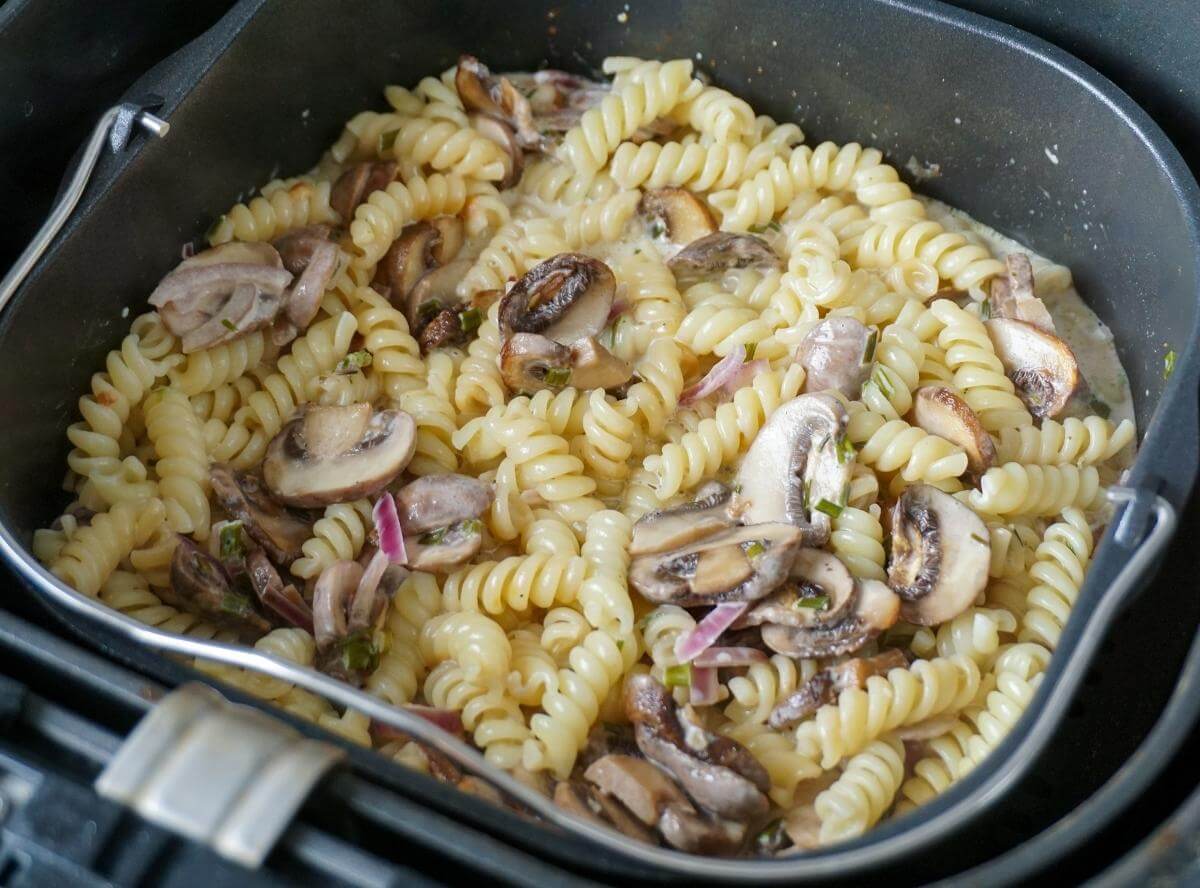 Champignon-Pasta aus der Heißluftfritteuse Champignon-Pasta aus der Heißluftfritteuse