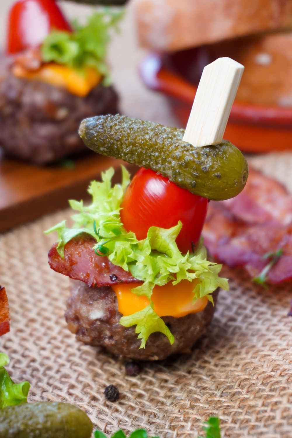 Cheeseburger Spieße aus der Heißluftfritteuse Cheeseburger Spieße aus der Heißluftfritteuse