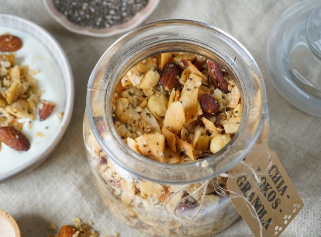 Chia-Kokos-Granola