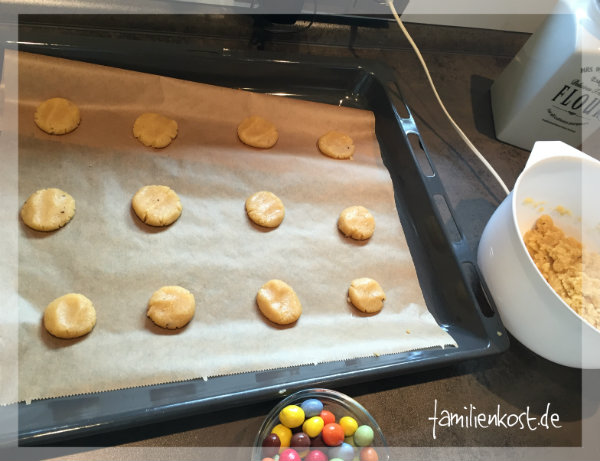 Cookies mit Smarties: Rezept für bunte Kekse für Kinder