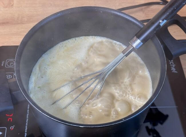 Cremige Knoblauchsuppe - köcheln lassen