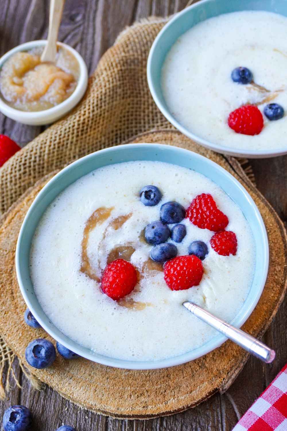 Dinkel Grießbrei mit Beeren Dinkel Grießbrei mit Beeren