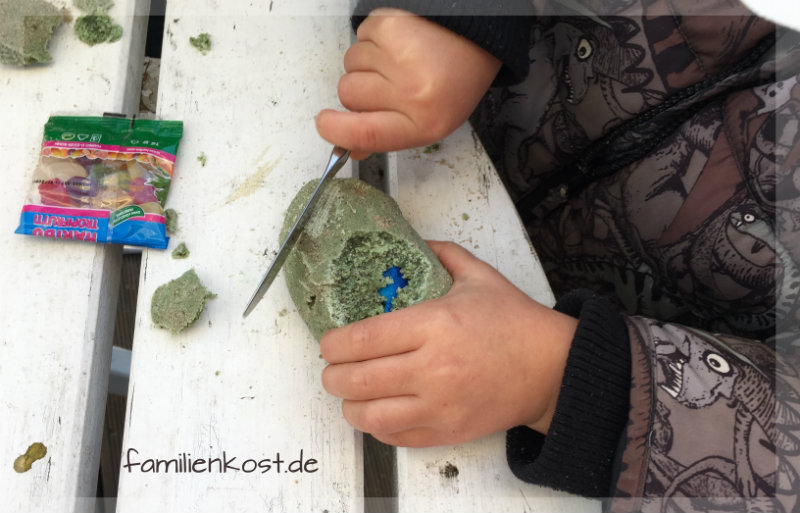 Dino aus Ei befreien Dino aus Ei befreien