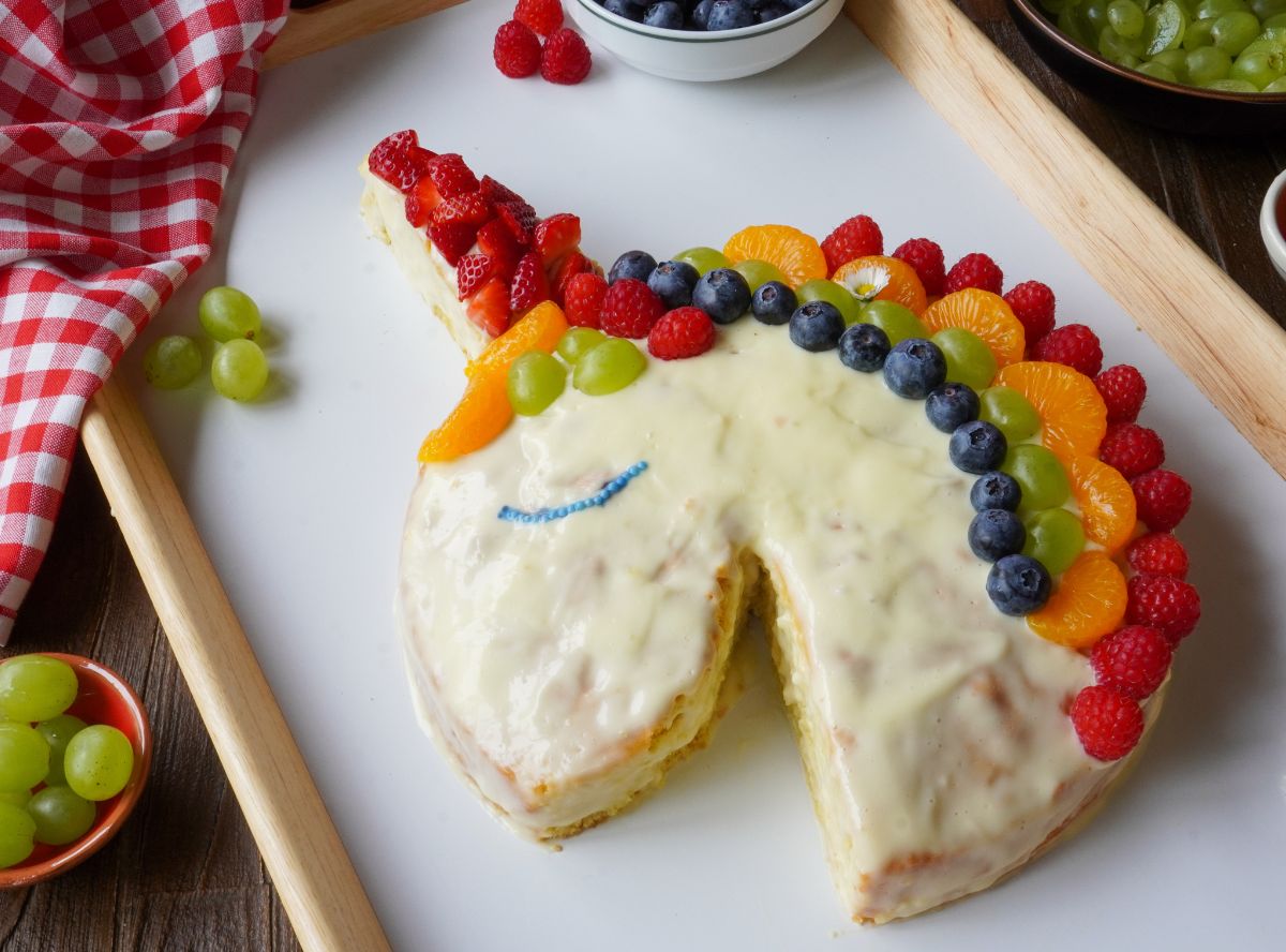 Einhornkuchen mit Obst