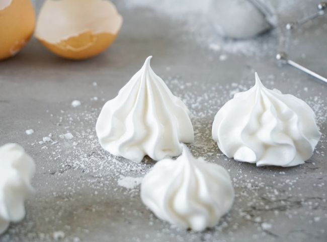 Eiweiß Schäumchen Eiweiß Schäumchen