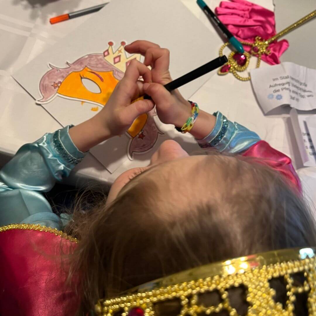 Kindergeburtstag Masken malen