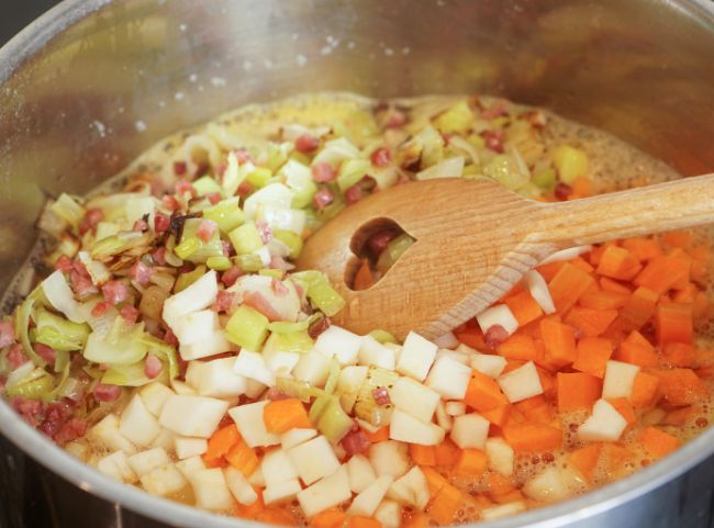 Erbsensuppe mit Schälerbsen