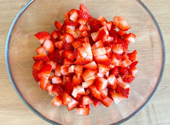 Erdbeer Biskuitrolle frische Erdbeeren