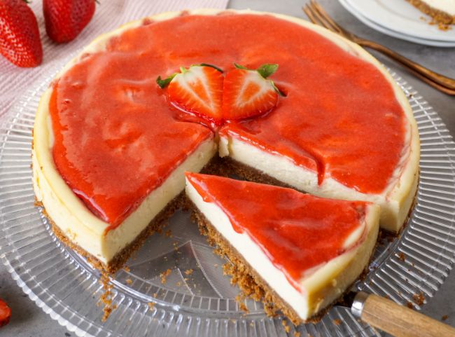 Erdbeer Cheesecake mit Keksboden