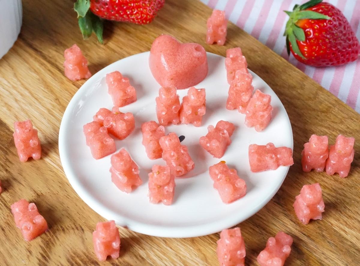 Erdbeer-Gummibärchen ohne Zucker selber machen Erdbeer-Gummibärchen ohne Zucker selber machen