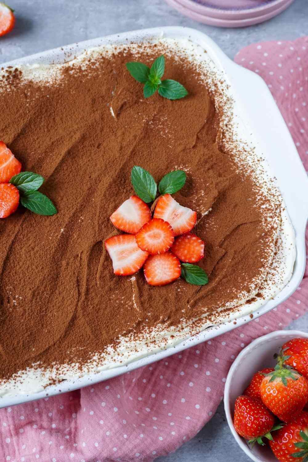Erdbeer-Tiramisu – Liebe auf den ersten Löffel Erdbeer-Tiramisu – Liebe auf den ersten Löffel