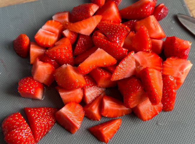 Erdbeeren schneiden