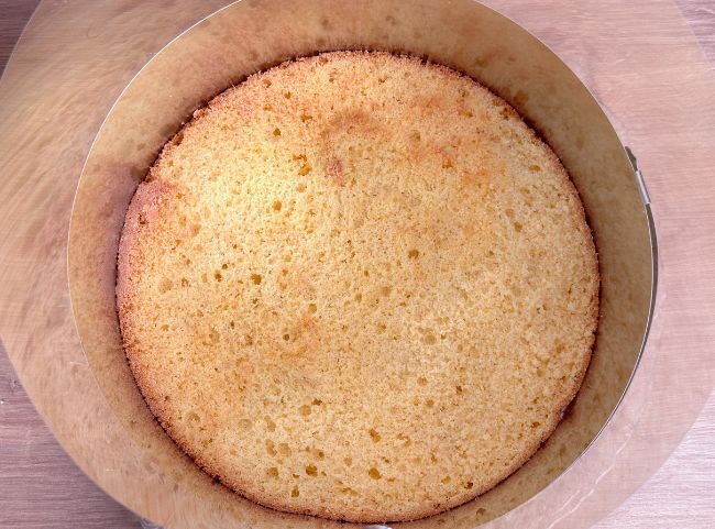 Erdbeertorte schichten