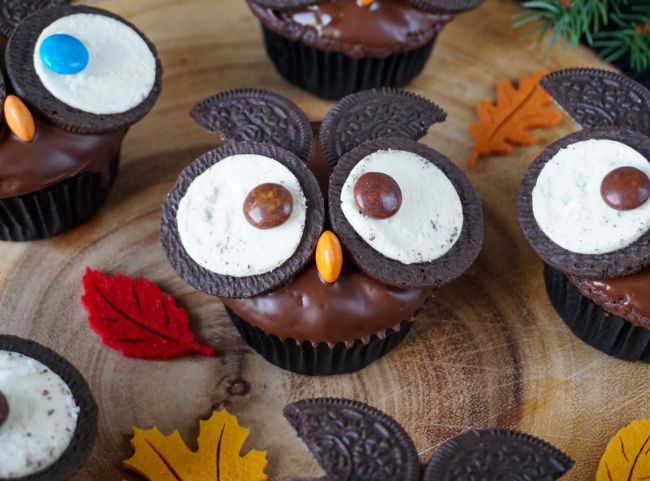 Eulen-Muffins mit Oreo-Keksen