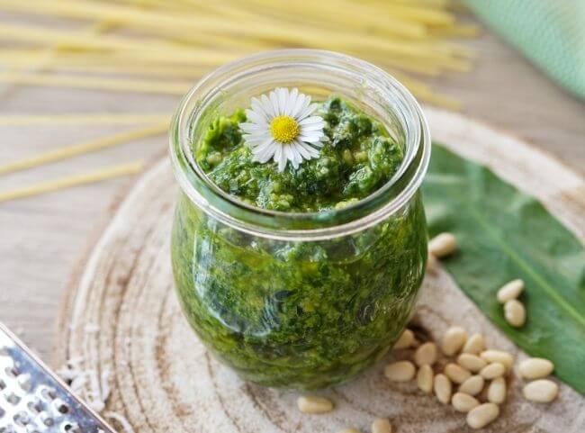 Bärlauchpesto | einfaches Rezept mit Pinienkernen