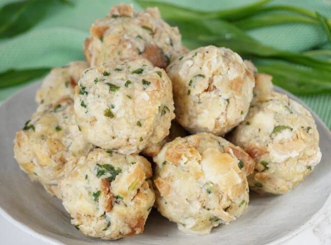 Semmelknödel mit Bärlauch