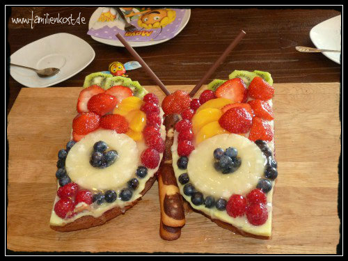 Obstschmetterling als Obstkuchen mit Pudding