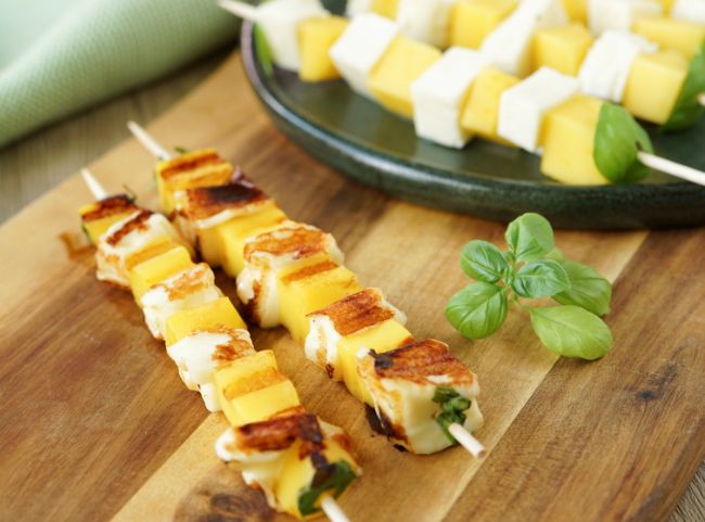 Halloumi-Mango-Spieße