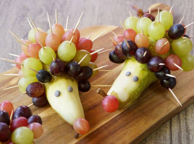Birnenigel mit Weintrauben