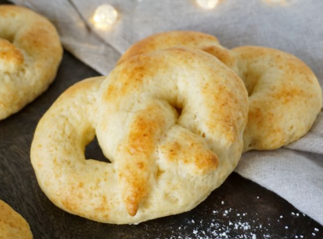 Martinsbrezel aus Quark-Öl-Teig