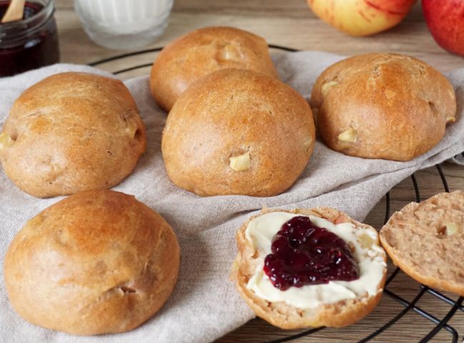 Dattelbrötchen backen