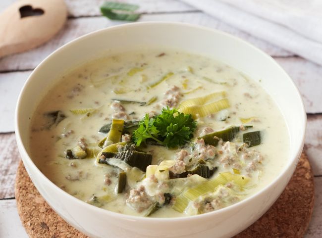 Käse-Lauch-Suppe mit Hackfleisch